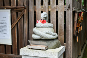 京都 哲学の道 大豊神社の狛へび（2025年干支）