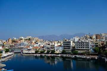 Obraz premium The postcard-worthy town of Agios Nikolaos on the Greek island of Crete