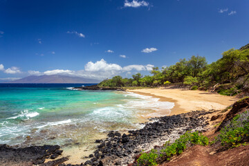 Little beach with turquoise sea, a popular nudist beach in Makena on the south shore of Maui, Hawaii