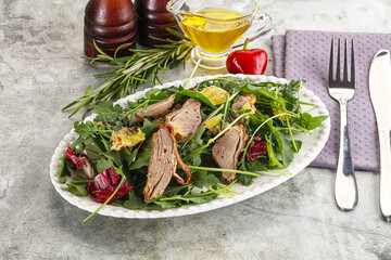Salad with roasted duck and orange