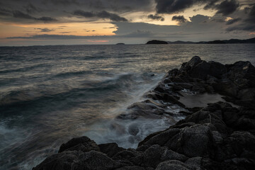 美しい夕暮れの海岸