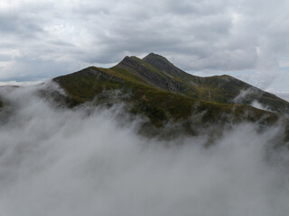 Montañas y nubes en el Puerto de Larrau