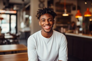 Obraz premium Portrait of a smiling young male barista in cafe