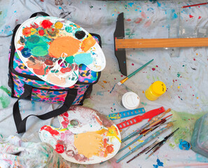 Fototapeta premium Artist colour mixing palette including various tools and brushes.