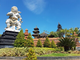 temple statue 