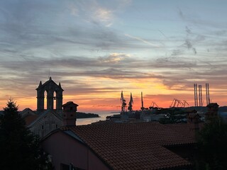 Sonnenuntergang &uuml;ber der Stadt