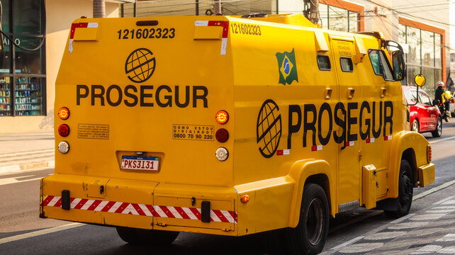Carro forte para transporte de dinheiro da empresa prosegur. Foto feita em Mogi das Cruzes, SP, Brasil em 04 Set 2024