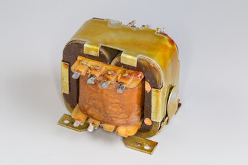 Compact mains transformer for household or industrial device power supply