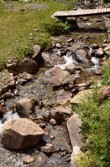 TORRENT DE MONTAGNE DANS LES PYR&Eacute;N&Eacute;ES
