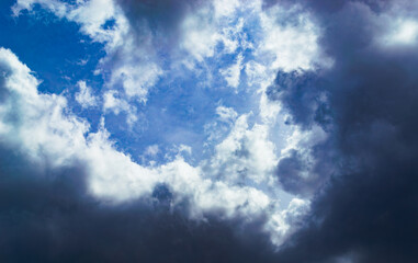 Fototapeta premium Magnificent cumulus clouds high in blue sky