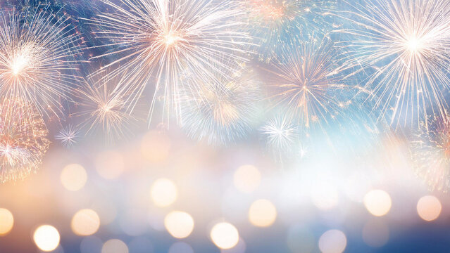 Cartão de felicitações final de ano, fogos de artifício, luzes desfocadas de fundo. tons pasteis claros. Ano novo, festividades de final de ano.
