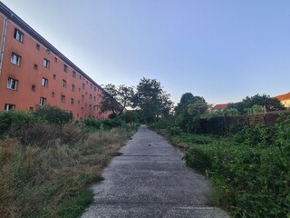 ein Wohngebiet im Grünen und mit Gartenanlagen in Berlin Treptow