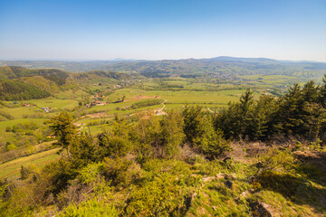 Obraz premium beautiful landscape of Walbrzych mountains seen from new viewing platform on top of Gomolnik Maly mountain at sunny day