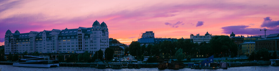 Skyline de Oslo capital de Noruega al atardecer, panorámica de una bella puesta de sol en la capital de Noruega.