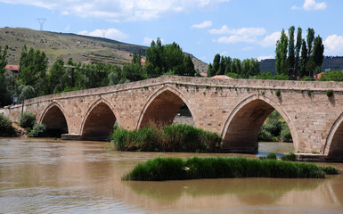 Fototapeta premium The Sahruh Bridge, located in Kayseri, Turkey, is thought to have been built during the Seljuk period. 