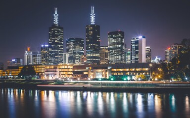 Obraz premium Melbourne City Skyline at Dusk with Ample Space for Text