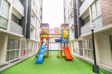 area de juegos para niño en condominio de edificios