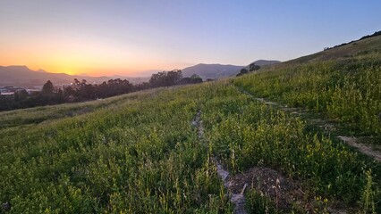 Naklejka premium Sunset On The Hills of San Luis Obispo, CA