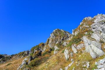 青空バックに千畳敷カールで見た雄大な中央アルプスの秋の情景