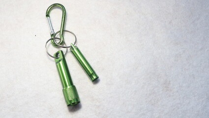 防災用避難グッズのキーホルダーLED懐中電灯とホイッスル笛