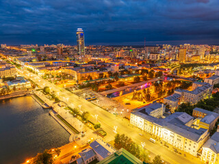 Fototapeta premium Embankment of the central pond and Plotinka in Yekaterinburg at summer or early autumn night. The historic center of the city of Yekaterinburg, Russia, Aerial View