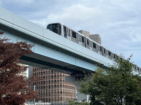 Maglev between buildings
