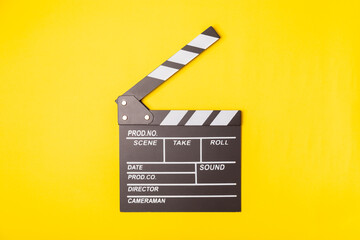 Naklejka premium Movie clapper. Movie clapperboard on a bright colored background. Concept of rest and entertainment. Concept of cinema. Film director. Producer. Business and profession. Place for text. Copy space