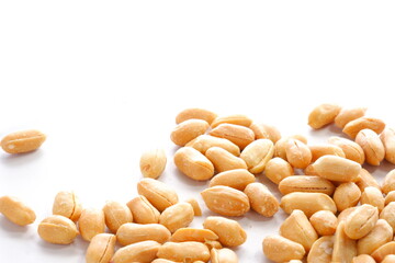 お酒のおつまみにぴったり、塩味がおいしいバターピーナッツ