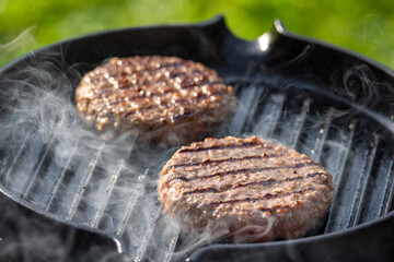 burger meat on grill pan