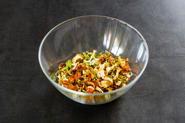 Gemüse getrocknet aus dem Dörrautomat zum Luft trocknen Dörren für selbstgemachtes hausgemachten Gemüsepulver