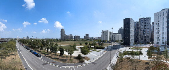 paesaggio urbano di milano, italia, agosto 2024, cityscape of milan, italy, august 2024