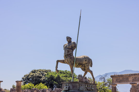 Pompeji  antike Stadt in Kampanien, Italien, Statue des Zentaurus