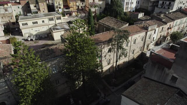 drone, vista su Collesano, Sicilia, Italia


