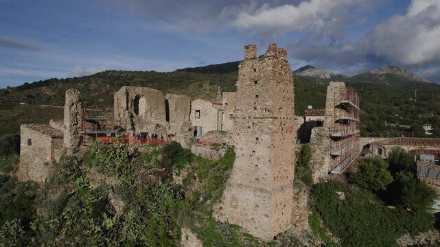 drone, vista su Collesano, Sicilia, Italia

