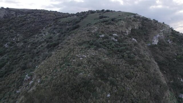 drone, vista su Collesano, Sicilia, Italia

