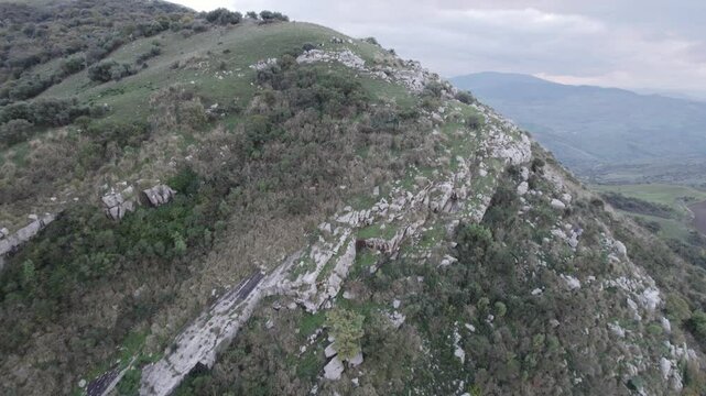 drone, vista su Collesano, Sicilia, Italia

