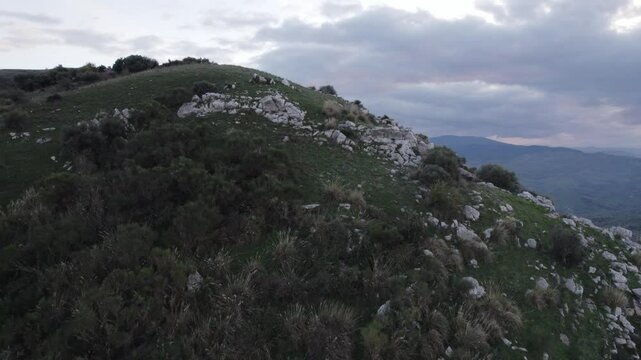 drone, vista su Collesano, Sicilia, Italia

