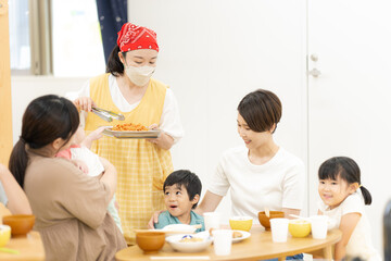 子供食堂イメージ	
