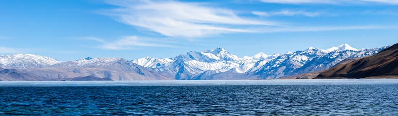 Himalayan lake Tso Moriri, Panorama Tso Moriri, Tsomoriri Wetland Conservation Reserve, Korzok,...