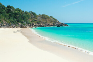 White sandy tropical beach with turquoise ocean on sunny day. summer background and summer holiday concept.