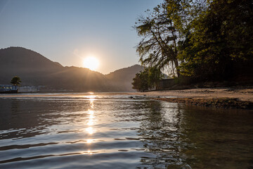 Amanhecer na Praia do Anil em Angra dos Reis.