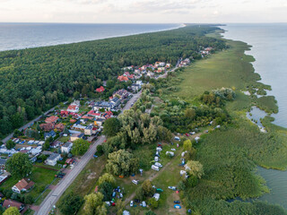 Nadmorskie miasteczko widziane z lotu ptaka © hunter76