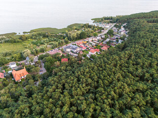 Nadmorskie miasteczko widziane z lotu ptaka © hunter76