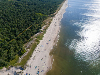 Zdjęcie lotnicze plaży nad morzem. Mierzeja Wiślana nad morzem Bałtyckim © hunter76