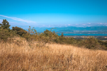Vue sur le Mont-Blanc et les Alpes et le lac L&eacute;man depuis le mont Mourex