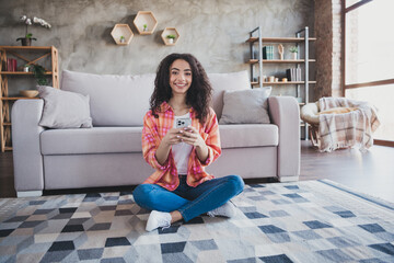 Obraz premium Photo of positive good mood woman dressed orange shirt blogging modern gadget indoors house apartment room