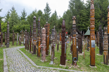 Heldensäulen der begrabenen Helden der Opfer vom Schlacht in Nyergestető, Siebenbürgen, Rumänien