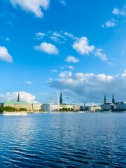 Naklejka premium lake in the city center, lakeside in the city