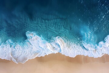 Obraz premium An overhead photo of a calm beach featuring deep blue water with gentle wave patterns, smoothly transitioning to a sandy beach.