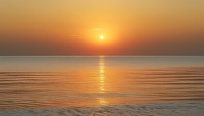 At sunset, the sea level connects with the sky, accompanied by soft yellow and orange halos, bringing a feeling of tranquility.